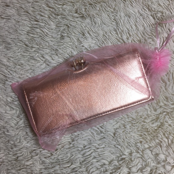 Handbags - NWOT wallet beautiful rose gold diamond accents